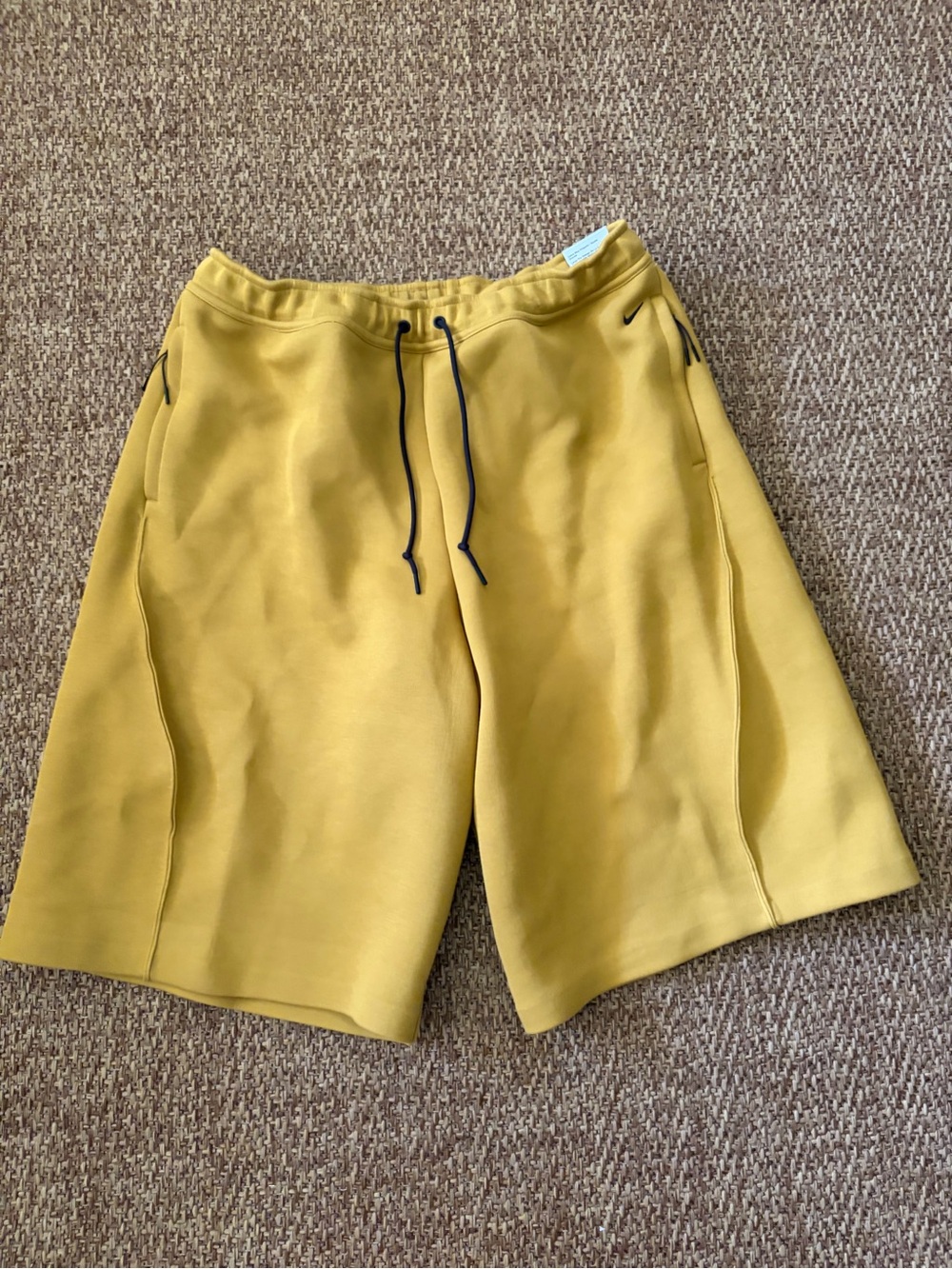 Nike Tech Fleece Oversized Shorts Tan Beige Men’s Size Large HV6539-352